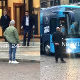Il Napoli lascia il ritiro di Coverciano per raggiungere lo stadio Franchi: Manna in stampelle, tanti giocatori 'isolati' | VIDEO CN24