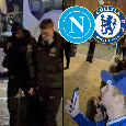 Il Chelsea &egrave; arrivato a Napoli! Guardate l'accoglienza dei tifosi sul Lungomare | VIDEO CN24
