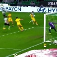L'ultimo regalo di Alisson per lo Sporting al 96esimo, assist vincente per il 2-1 sul Nacional | VIDEO