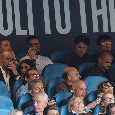 Napoli-Lazio, spettatore d'eccezione al Maradona: in tribuna c'&egrave; Marek Hamsik con Vergara | FOTO