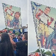 L'Inter prepara la festa scudetto, Chivu tiene Conte al guinzaglio: spunta lo striscione all'esterno del Meazza | FOTO