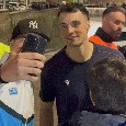 Un giocatore del Bologna &egrave; andato in mezzo ai tifosi del Napoli dopo la partita | VIDEO
