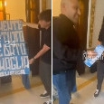 Regalo <i>d'addio</i> per mister Conte! La reazione dell'allenatore del Napoli spiazza: "Bellissimo" | VIDEO CN24