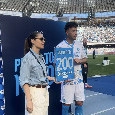 Rrahmani ha ricevuto una maglia speciale per le 200 presenze con il Napoli