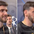 "Dicci qualcosa sull'Italia...". Kvaratskhelia intervistato dopo la Champions: "Forza Napoli!" | VIDEO