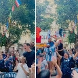 Banderazo per l'Argentina in citt&agrave; a Napoli prima della Finale Mondiale | VIDEO