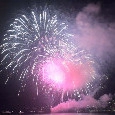 Spettacolo pirotecnico a Napoli: fuochi d'artificio sul lungomare per la festa del centenario | VIDEO