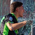 Favasuli tentenna mentre firma autografi: "Il numero di maglia ancora non lo so..." | VIDEO