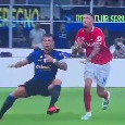 Dal possibile rosso al 3-2: polemiche social per il secondo giallo mancato a Lautaro | VIDEO
