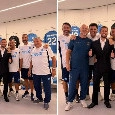 Mertens torna nello spogliatoio del Napoli: lo scatto con lo staff azzurro | FOTO