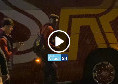 Roma arrivata a Napoli, accoglienza di fuoco: Dybala e Abraham bersagliati dai tifosi | VIDEO CN24