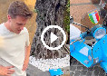 &quot;Maksy sar&agrave; contentissimo&quot;, regalo per baby Zielinski: Vespa tutt'azzurra! | VIDEO