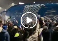 Juve-Napoli, pioggia d'insulti e gestacci: l'arrivo del pullman del Napoli allo Stadium | VIDEO CN24