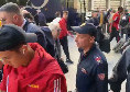 Roma in partenza per Napoli! Bagno di folla alla stazione Termini | VIDEO