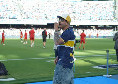 Geolier infiamma lo stadio ed omaggia Maradona con la maglia del Boca Juniors | FOTO