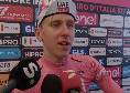 Giro d'Italia, la maglia rosa Pogacar all'arrivo di Napoli: Non vedo l’ora di mangiare una pizza!