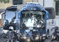 Il Napoli è appena arrivato al Franchi, guardate che atmosfera quando passa il bus! | VIDEO
