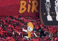 Spettacolo in Turchia, tifosi del Galatasaray dedicano coreografia a Ciro Mertens | VIDEO