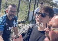 &quot;Calma, la faccio con tutti la foto&quot;, delirio a Castel Volturno per mister Conte | VIDEO