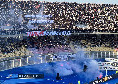 Lancio di fumogeni dei tifosi del Lecce dalla Curva Nord: partita sospesa per alcuni minuti | FOTO