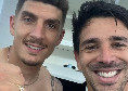 &quot;Dale capitano!&quot;: Simeone festeggia con Di Lorenzo negli spogliatoi a Lecce | FOTO