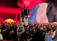 Napoli in festa dopo lo 0-0 a Parma! Tifosi radunati a Capodichino per attendere la squadra | VIDEO