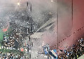 Napoli Cagliari 2-0: in Curva appare il 4 con i fumogeni tricolore | FOTO