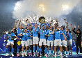 Il Napoli &egrave; campione d&rsquo;Italia, Di Lorenzo alza la coppa dello scudetto: i momenti indimenticabili | FOTOGALLERY CN24
