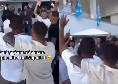 Cori in spiaggia fino all'alba: Juan Jesus scatenato alla festa scudetto del Napoli | VIDEO