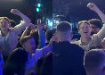 McTominay scatenato in discoteca! Balla e canta i cori del Napoli alla Terrazza Flegrea | VIDEO