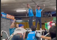 Festa scudetto Napoli, Spinazzola e Politano scatenati festeggiano sopra un taxi | VIDEO