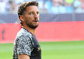 &quot;Oh giochiamo uno in pi&ugrave;, mica se ne accorge l'arbitro...&quot;, che risate tra Mertens e Decibel in panchina | VIDEO CN24