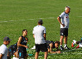 Conte <i>studia</i> Hasa: 'interrogazione' post-allenamento con il baby centrocampista | FOTO CN24