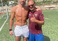 Grealish si allena in Costiera Amalfitana: il Comune di Scala lo omaggia, spunta maglia della Salernitana | FOTO