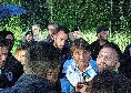 Gesto da applausi di Conte, si &egrave; fermato per un quarto d'ora a firmare autografi ai tifosi rimasti sotto la pioggia!