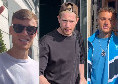 De Bruyne dribbla i tifosi, bagno di folla per Beukema, Lang, Lucca e Milinkovic in partenza per Castel di Sangro | VIDEO CN24