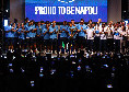 Ritiro Napoli, presentazione squadra in piazza! Conte: "Voglio dire una cosa a chi è andato via". Assente Raspadori, ormai a un passo dall'Atletico Madrid | DIRETTA VIDEO