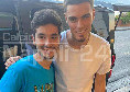 Miguel Gutierrez con un tifoso del Napoli dopo le visite mediche | FOTO