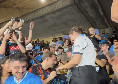 Emozioni al Maradona: proposta di matrimonio in Curva A durante Napoli-Cagliari | FOTO