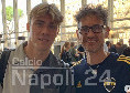 Hojlund in viaggio per Napoli, selfie con i tifosi azzurri in stazione | FOTO CN24