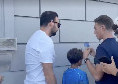 Hojlund-Napoli, Manna lascia l'hotel: bel gesto verso i tifosi presenti | VIDEO CN24