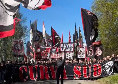 Napoli-Milan: corteo della Curva Sud a Milanello per incoraggiare Allegri e squadra