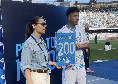 Rrahmani ha ricevuto una maglia speciale per le 200 presenze con il Napoli