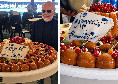 De Laurentiis festeggia il compleanno allo stadio: enorme torta di bab&agrave; in tribuna | VIDEO