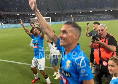 Insigne e Callejon scatenati al Maradona! Giro di campo emozionante con i figli | VIDEO