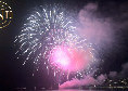 Spettacolo pirotecnico a Napoli: fuochi d'artificio sul lungomare per la festa del centenario | VIDEO