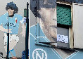 Riparata la finestra rotta, riapre il murale a Largo Maradona | FOTO
