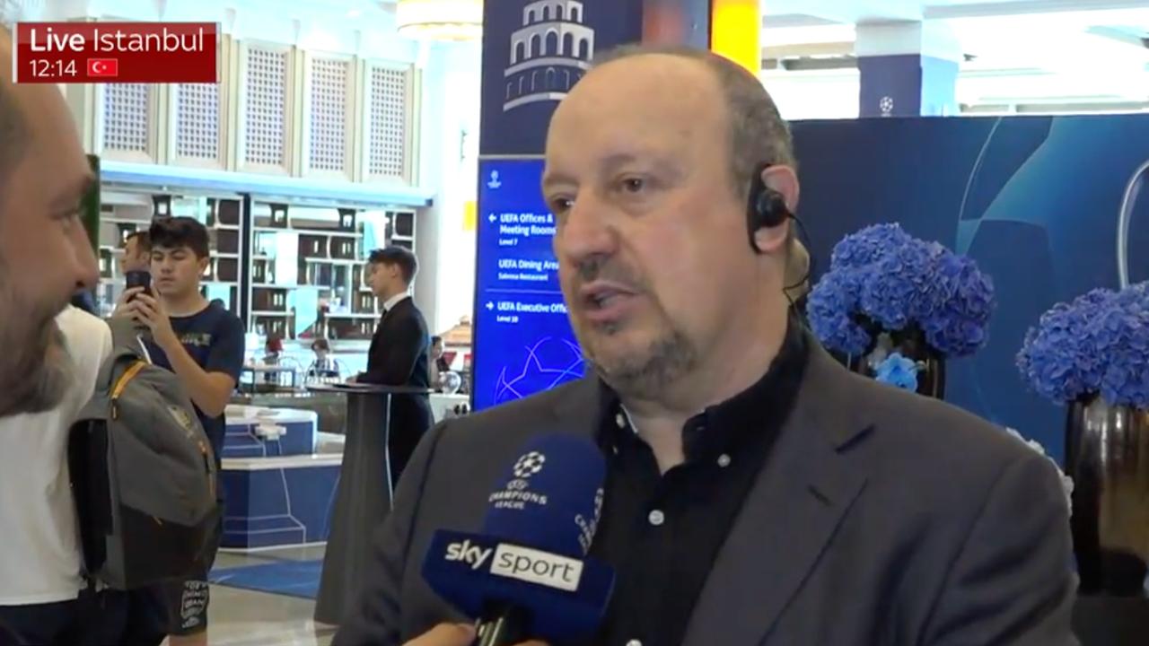 Benitez: "Ci sono analogie tra il mio Napoli e questo, ADL invest&igrave; i soldi di Cavani in maniera robusta e oculata"