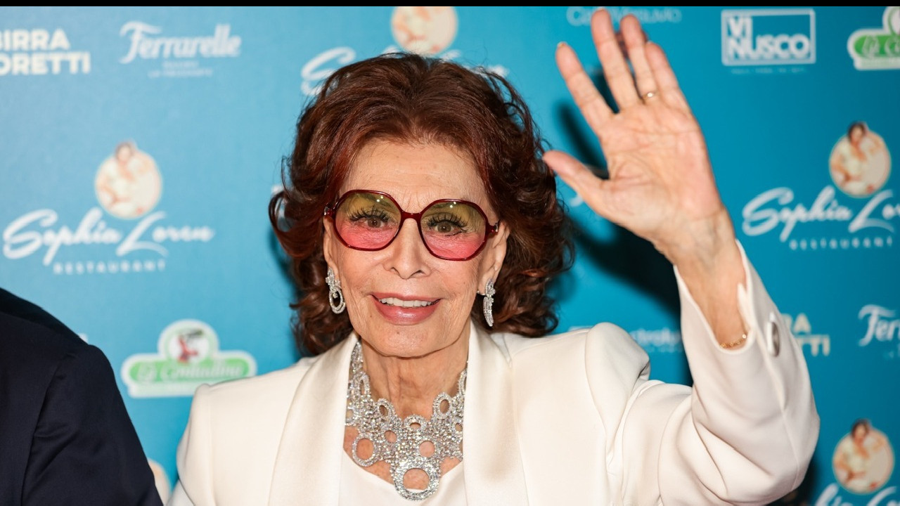 Sophia Loren, il figlio: "Parla sempre in napoletano, anche oggi! Lei si sente prima napoletana e poi italiana"