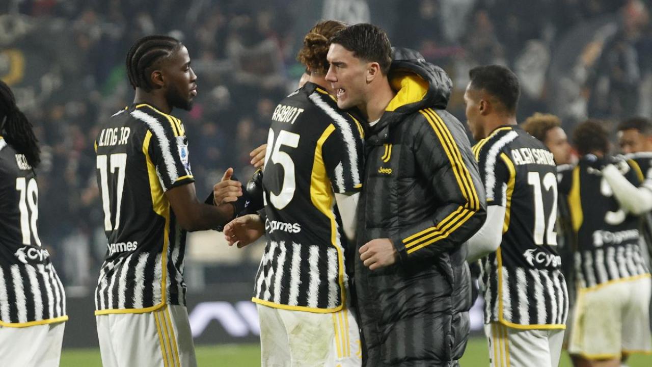 Il Napoli ha gi&agrave; bussato al pap&agrave; di Vlahovic! Da Torino: spunta una frase di Dusan sull'addio alla Juve